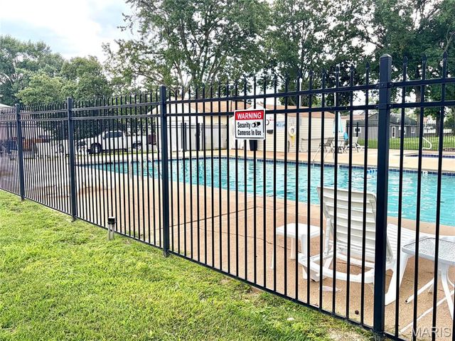 148 Cumberland Park Court E, Ballwin, MO 63011