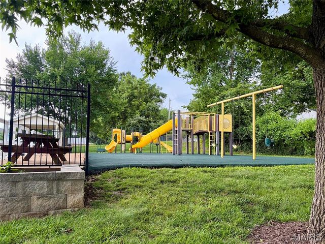 148 Cumberland Park Court E, Ballwin, MO 63011