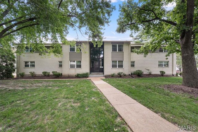 148 Cumberland Park Court E, Ballwin, MO 63011