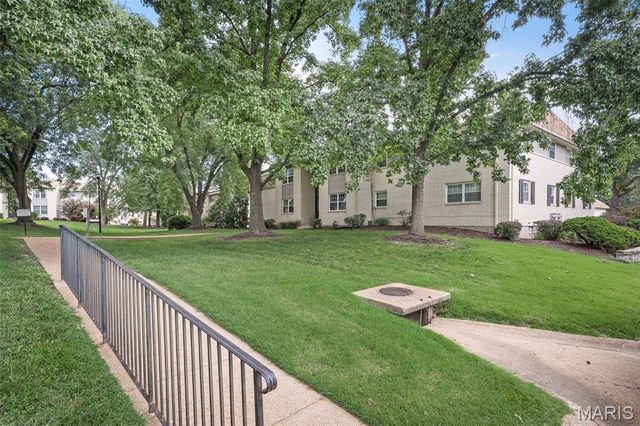 148 Cumberland Park Court E, Ballwin, MO 63011