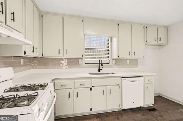 1723 Hickory Grove Trail NW, Acworth, GA 30102