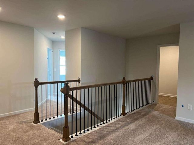 420 Point Place Dr, Loganville, GA 30052