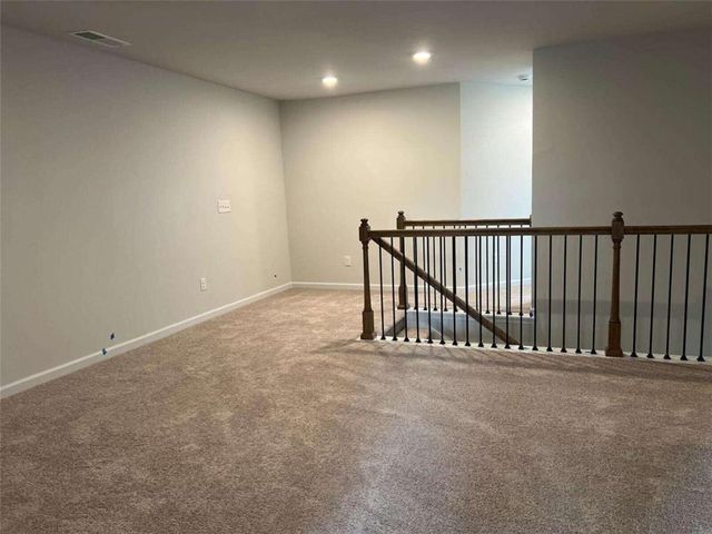 420 Point Place Dr, Loganville, GA 30052