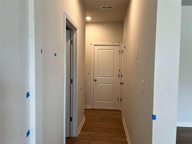 420 Point Place Dr, Loganville, GA 30052