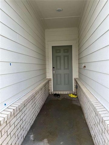 420 Point Place Dr, Loganville, GA 30052