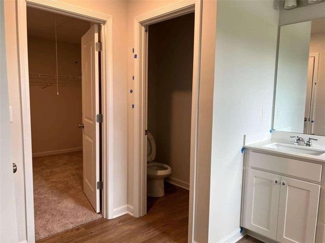 420 Point Place Dr, Loganville, GA 30052