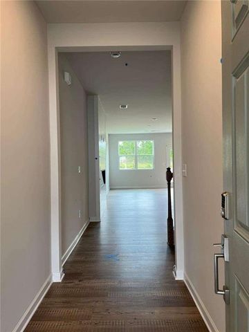 420 Point Place Dr, Loganville, GA 30052