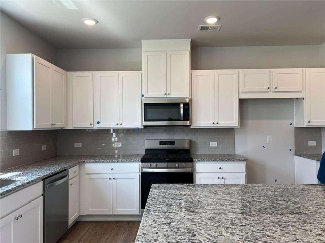 420 Point Place Dr, Loganville, GA 30052