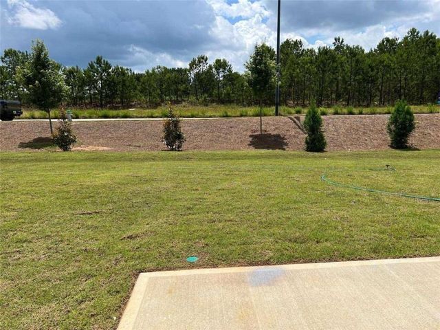 420 Point Place Dr, Loganville, GA 30052