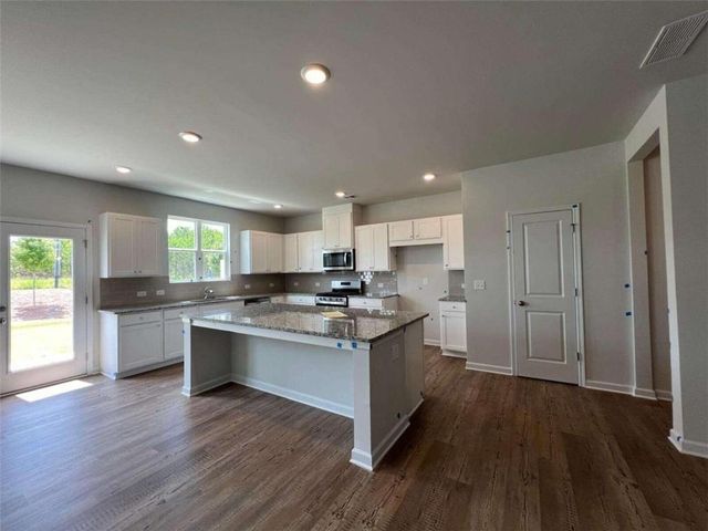 420 Point Place Dr, Loganville, GA 30052