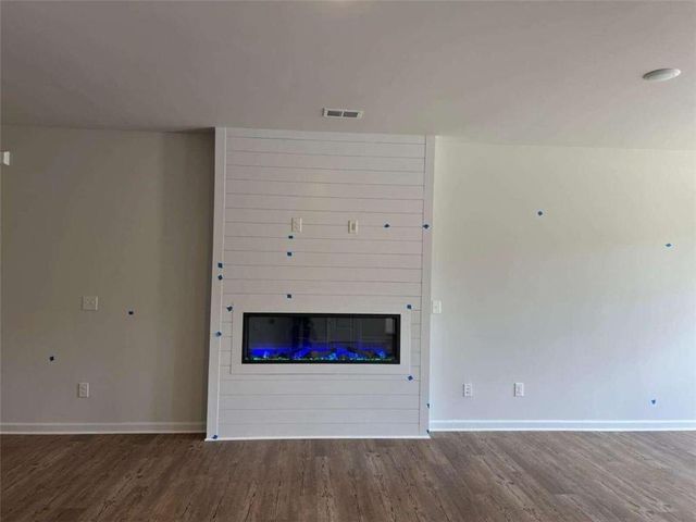 420 Point Place Dr, Loganville, GA 30052