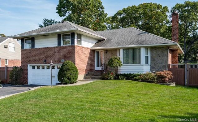 194 Rhododendron Drive, Westbury, NY 11590