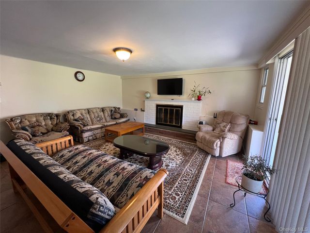 194 Rhododendron Drive, Westbury, NY 11590