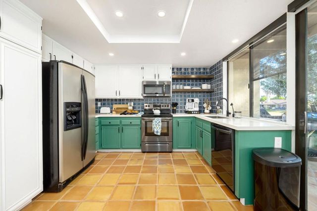 298 San Vincente Circle, Palm Desert, CA 92260