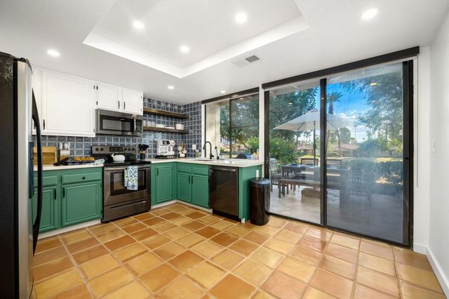 298 San Vincente Circle, Palm Desert, CA 92260