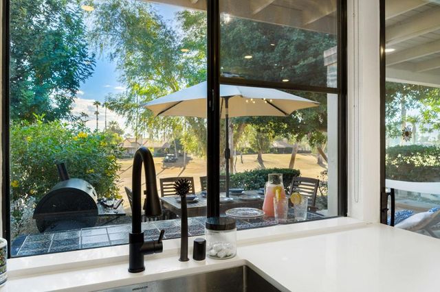 298 San Vincente Circle, Palm Desert, CA 92260