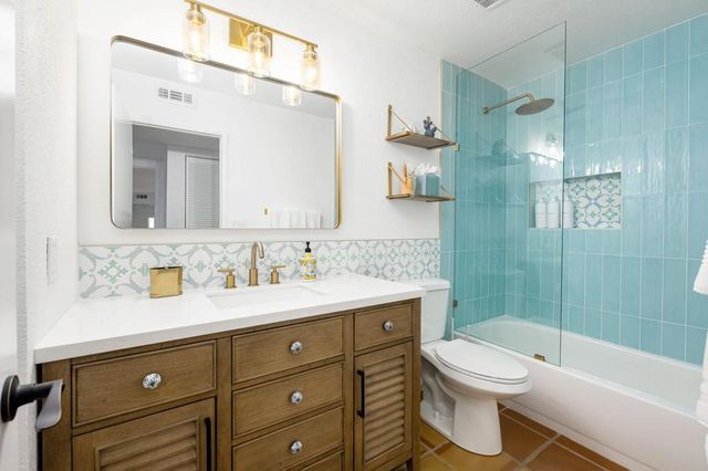 298 San Vincente Circle, Palm Desert, CA 92260