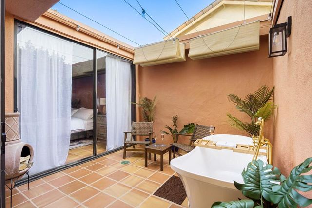 298 San Vincente Circle, Palm Desert, CA 92260