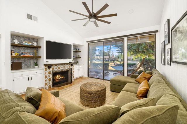 298 San Vincente Circle, Palm Desert, CA 92260