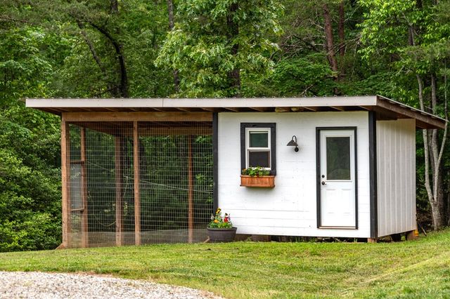 135 Adams Farm Drive, Blairsville, GA 30512