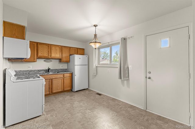 9606 Cornell, Taylor, MI 48180