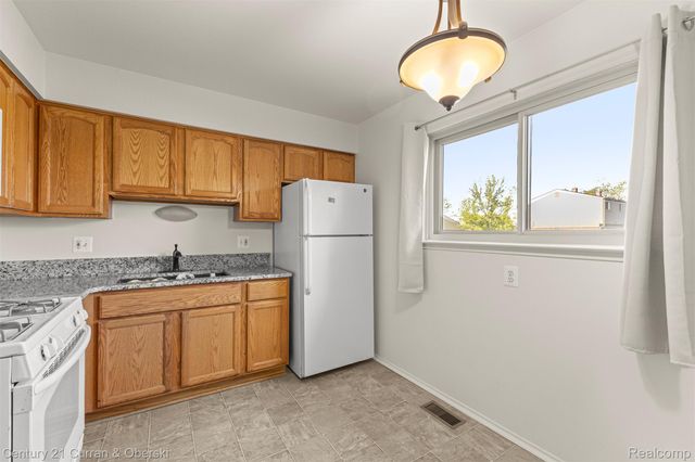 9606 Cornell, Taylor, MI 48180