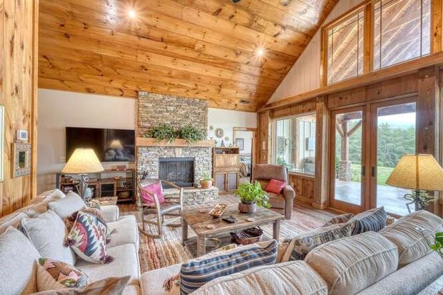 85 Minstead Ridge, Young Harris, GA 30582