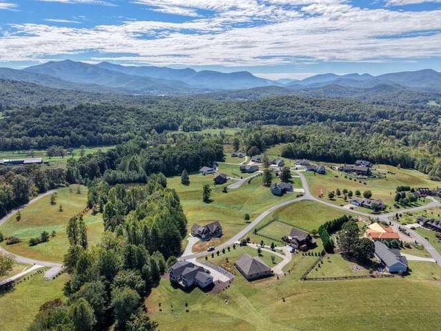 85 Minstead Ridge, Young Harris, GA 30582