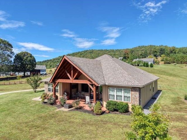 85 Minstead Ridge, Young Harris, GA 30582