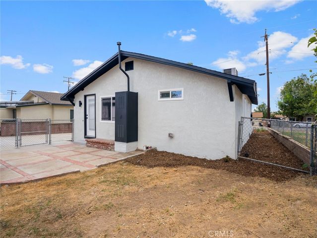 7121 Vine, Highland, CA 92346