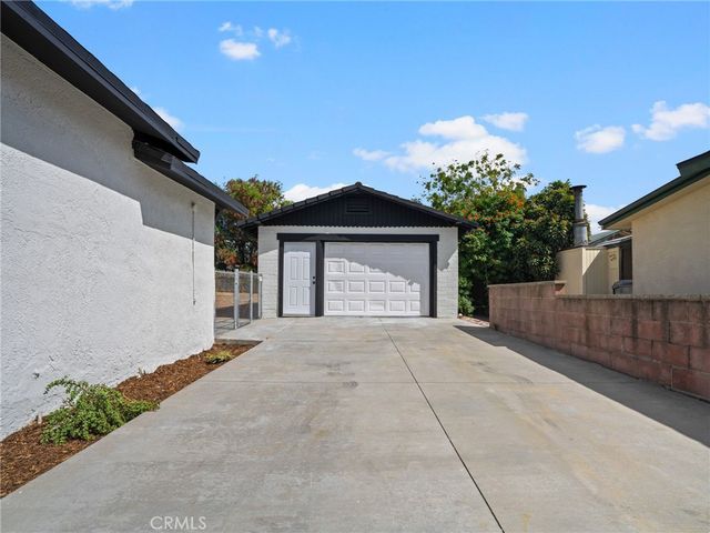 7121 Vine, Highland, CA 92346