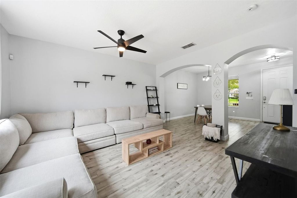 Image 6 of property listing at 14710 CLARKSON DRIVE, Orlando, FL 32828