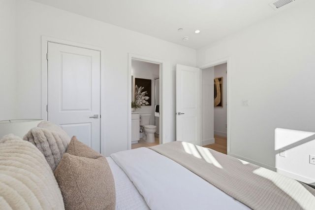 2739 Oak Road, Walnut Creek, CA 94597