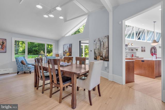2 PURITAN CT, Princeton, NJ 08540