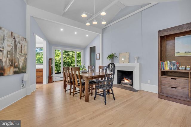 2 PURITAN CT, Princeton, NJ 08540