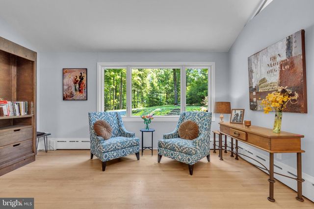 2 PURITAN CT, Princeton, NJ 08540