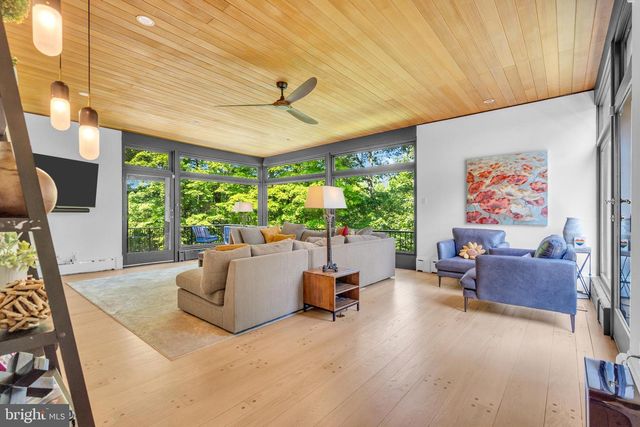 2 PURITAN CT, Princeton, NJ 08540