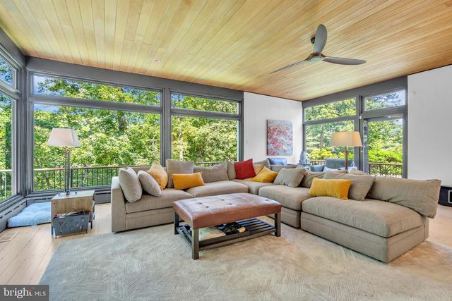 2 PURITAN CT, Princeton, NJ 08540