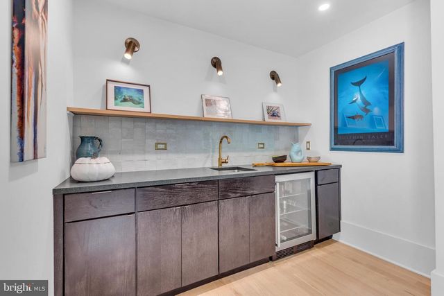 2 PURITAN CT, Princeton, NJ 08540