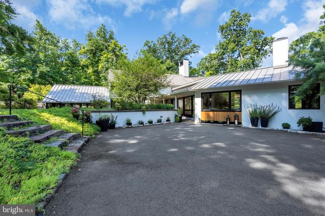 2 PURITAN CT, Princeton, NJ 08540