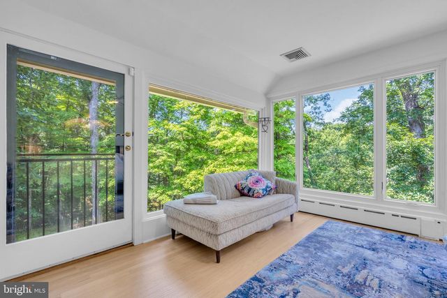 2 PURITAN CT, Princeton, NJ 08540