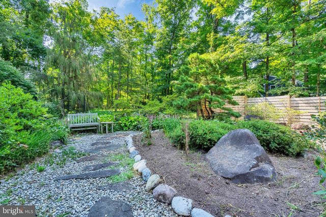 2 PURITAN CT, Princeton, NJ 08540