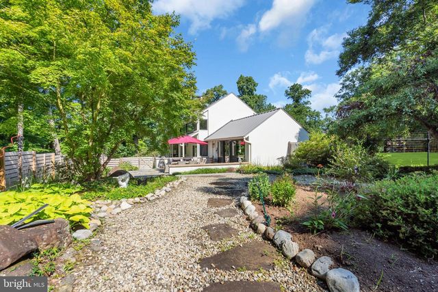 2 PURITAN CT, Princeton, NJ 08540