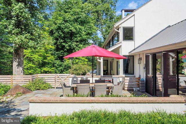 2 PURITAN CT, Princeton, NJ 08540