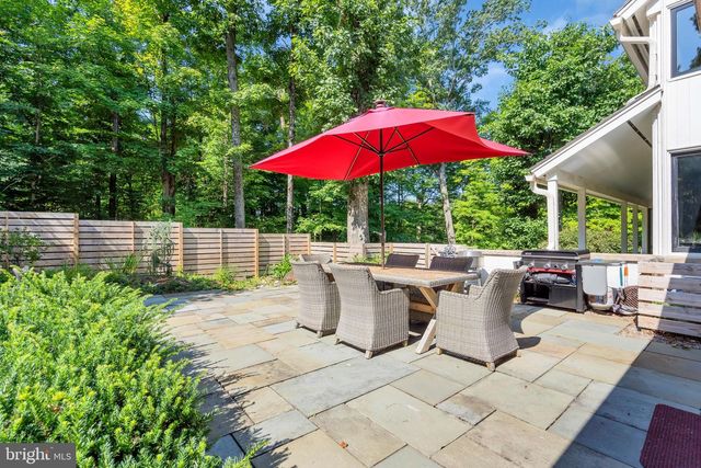 2 PURITAN CT, Princeton, NJ 08540