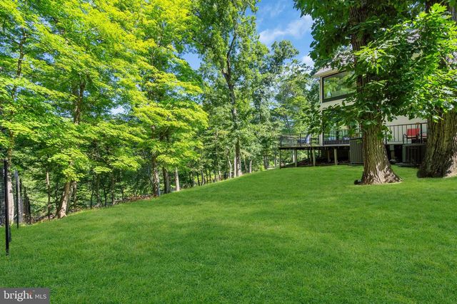 2 PURITAN CT, Princeton, NJ 08540