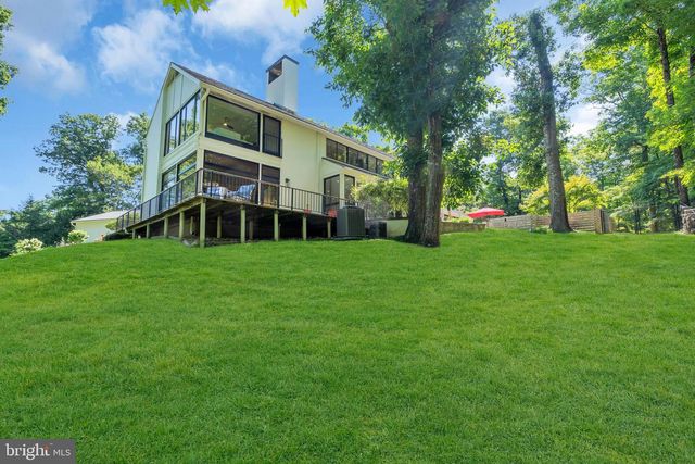 2 PURITAN CT, Princeton, NJ 08540