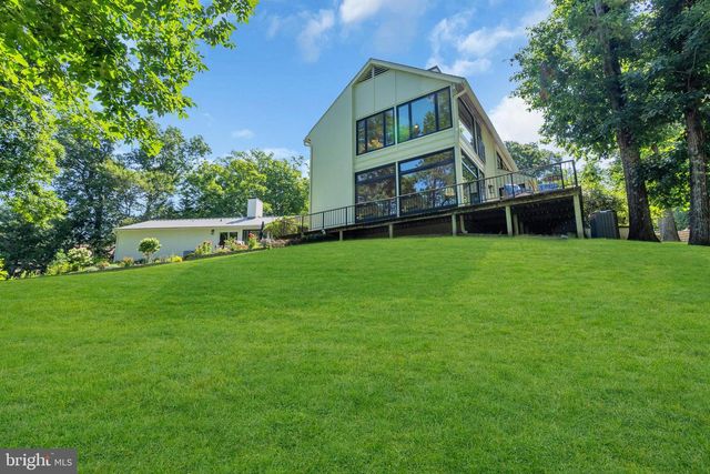2 PURITAN CT, Princeton, NJ 08540