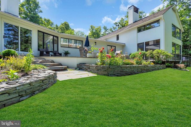 2 PURITAN CT, Princeton, NJ 08540