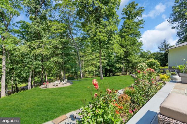 2 PURITAN CT, Princeton, NJ 08540